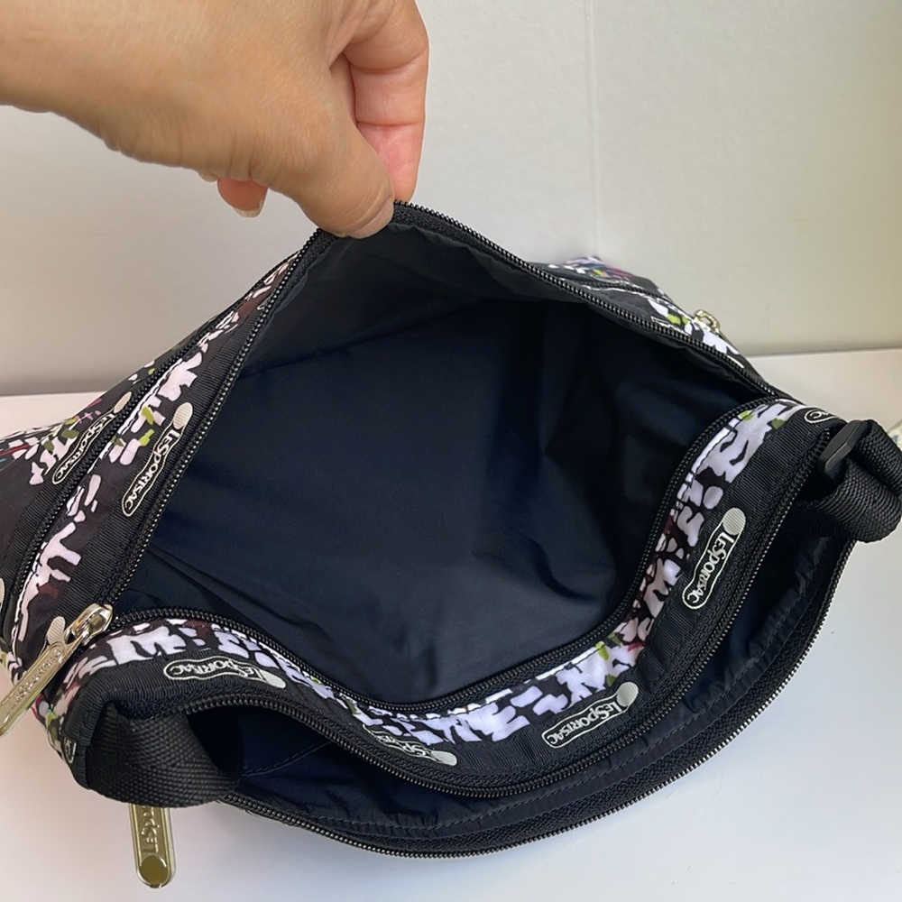 Lesportsac Crossbody New Without Tag 🏷️ - Picture 9 of 12